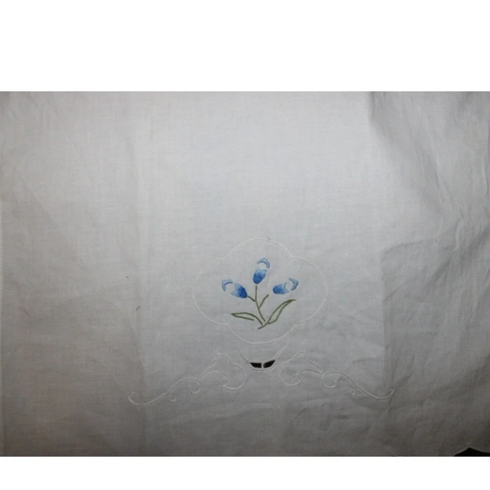 Set of 2 Vintage Hand Towels‎ Blue Floral Embroidery, Scalloped Edge